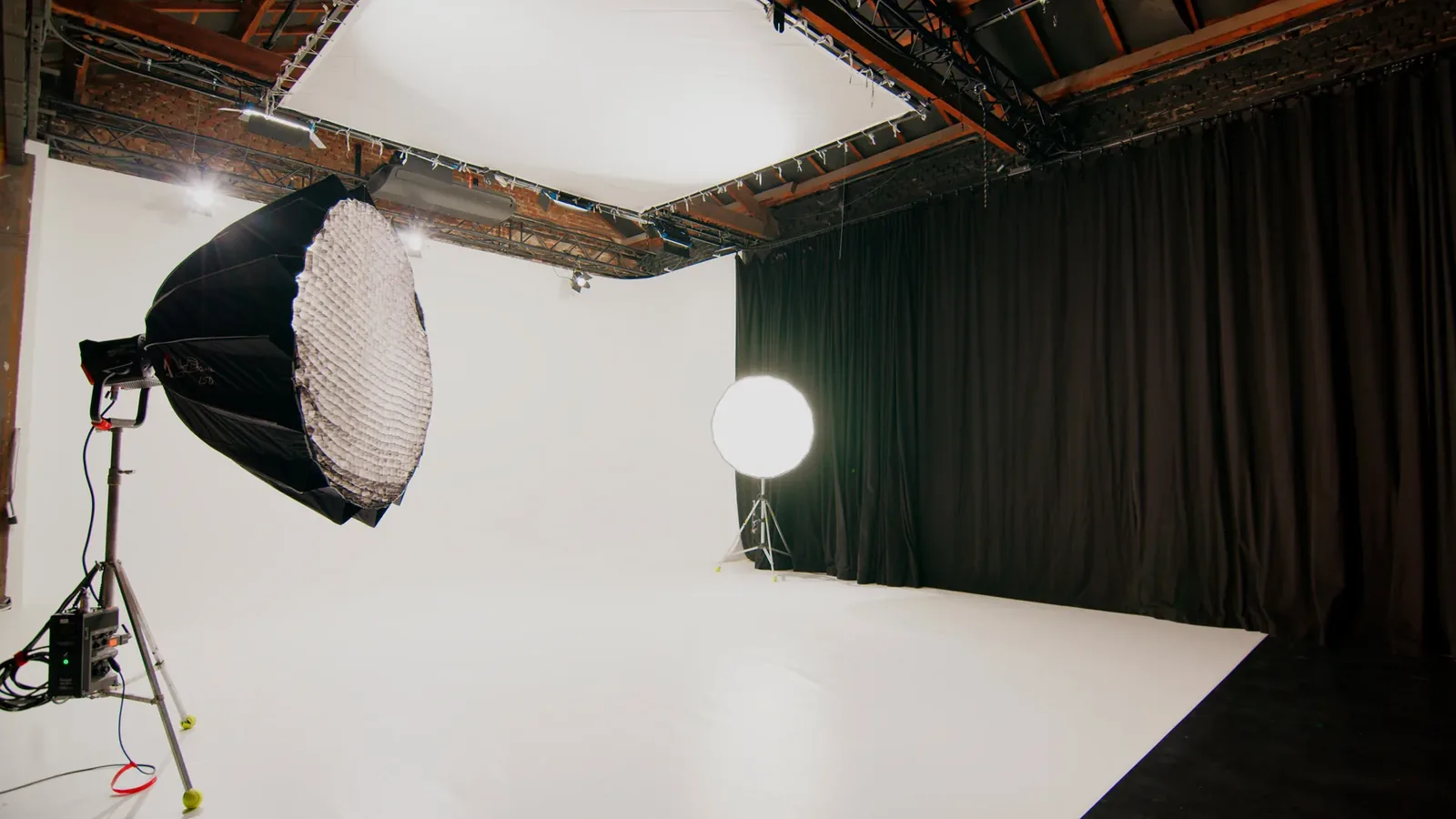 White cyclorama · Plató La Mina