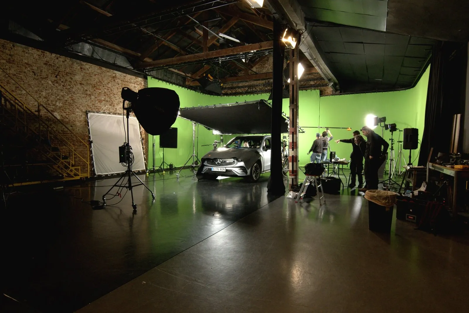Green screen · Mercedes with crew · Plató La Mina