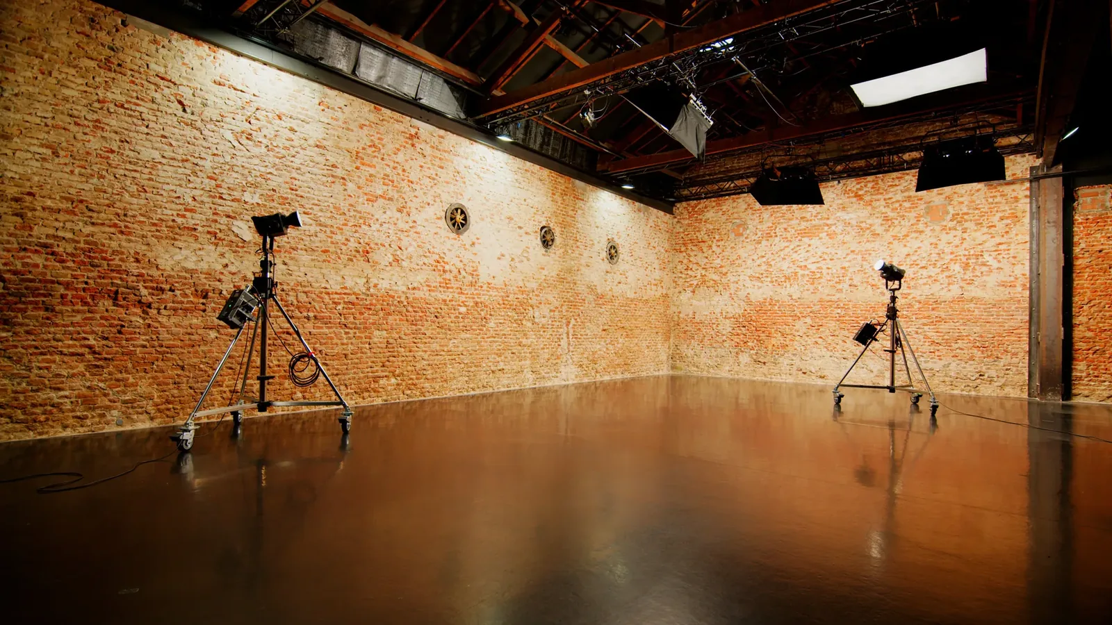 Exposed brick · Plató La Mina